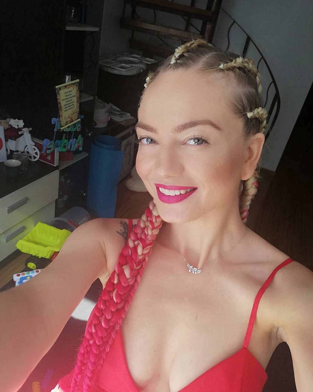 Mihaela Nicolae look