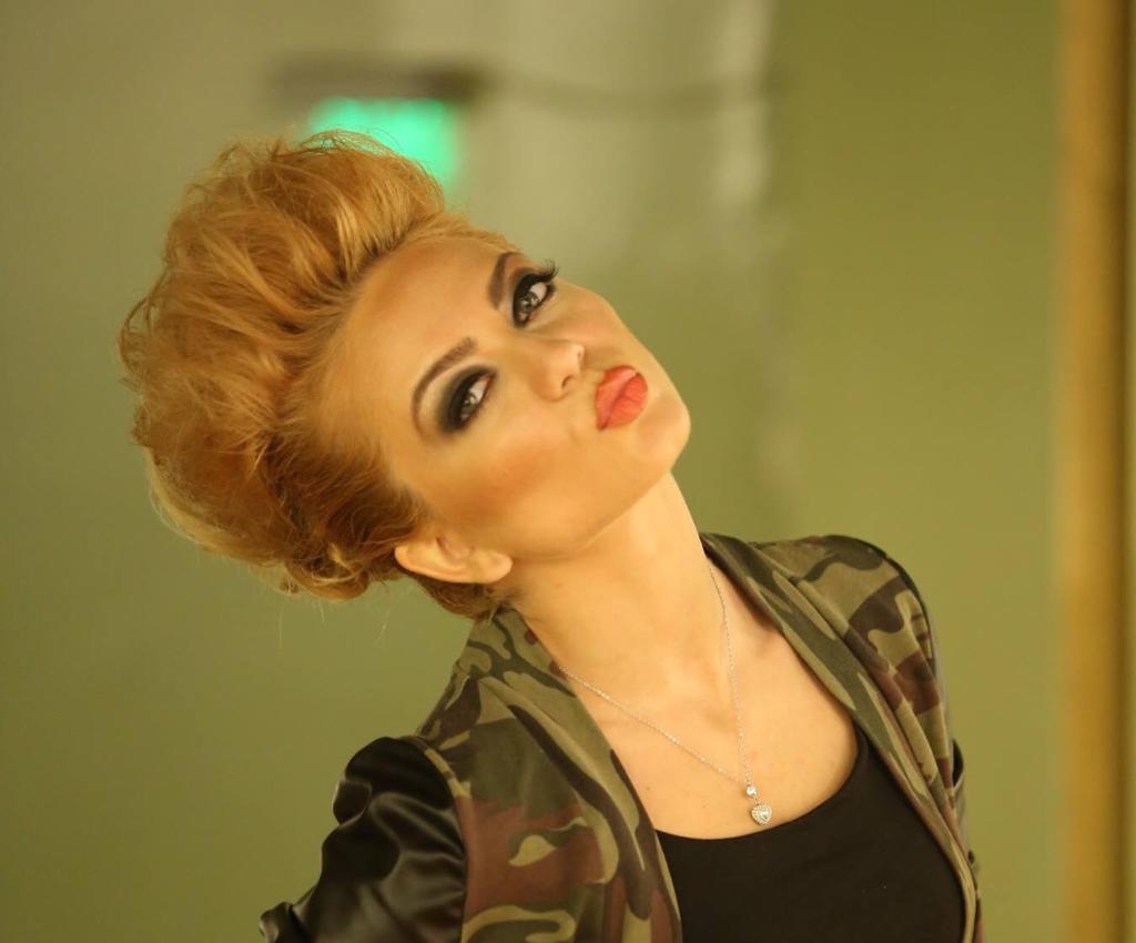 look videoclip realizat de Razvan Marin